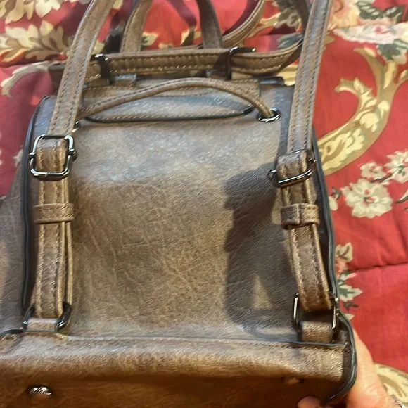 LIZ SOTO Abby Convertible
Crossbody/Backpack/Brown, EUC - Picture 7 of 12